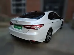 2021 Toyota Camry 2.5G Luxury, белый — фото 4