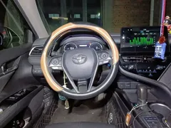 2021 Toyota Camry 2.5G Luxury, белый — фото 6
