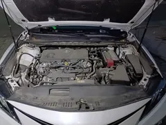 2021 Toyota Camry 2.5G Luxury, белый — фото 16