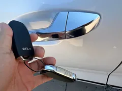 2023 Kia Seltos 1.5L CVT Luxury, белый — фото 12