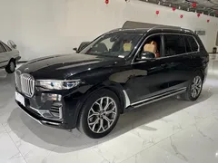 2022 BMW X7 xDrive40i Premium Luxury Package, чёрный — фото 1