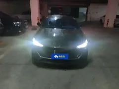 2022 Changan UNI-V 1.5T Premium — фото 2
