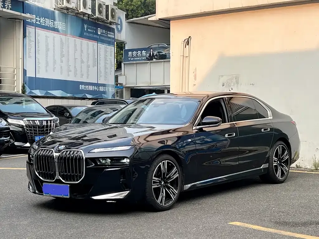 2023 BMW 7 Series 740Li Leading M Sport Package
