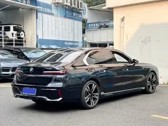 2023 BMW 7 Series 740Li Leading M Sport Package, чёрный — фото 9
