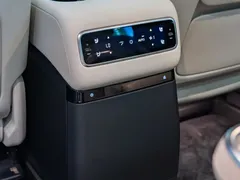 2024 Li Auto MEGA Ultra, белый — фото 11