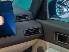 2024 Li Auto MEGA Ultra, белый — фото 14