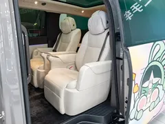 2024 Li Auto MEGA Ultra, белый — фото 21