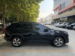 2021 Toyota RAV4 2.0L CVT 2WD Fashion Plus, чёрный — фото 7