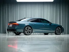 2022 Audi A7L 55 TFSI quattro S-line Edition One, зелёный — фото 9
