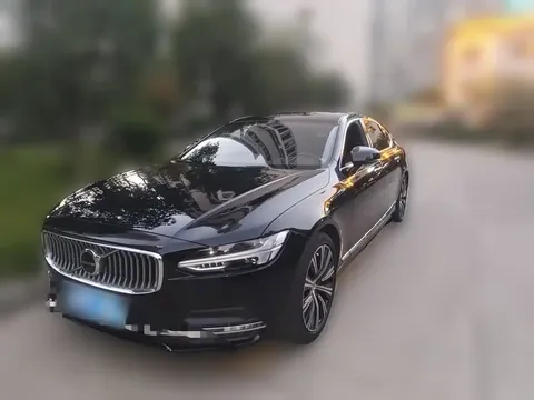 2022 Volvo S90