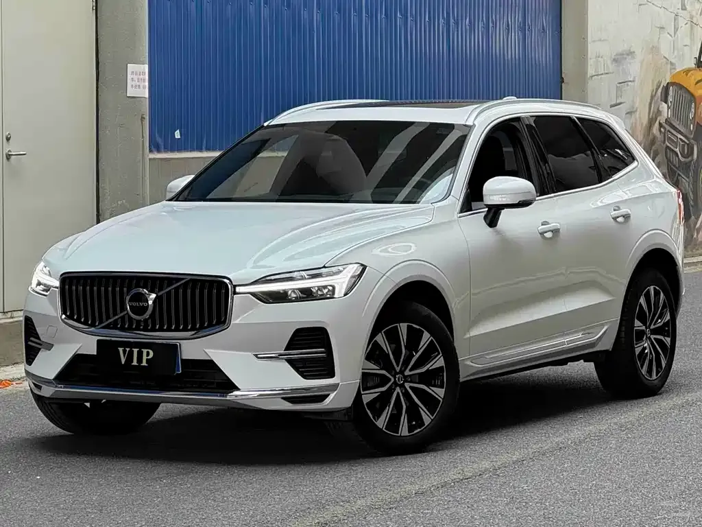 2023 Volvo XC60 4WD Luxury