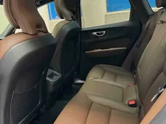2023 Volvo XC60 4WD Luxury, белый — фото 10