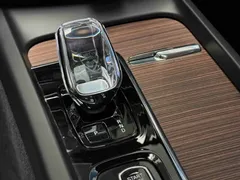 2023 Volvo XC60 4WD Luxury, белый — фото 12