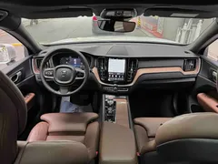 2023 Volvo XC60 4WD Luxury, белый — фото 14
