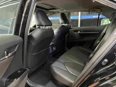 2021 Toyota Camry Hybrid 2.5HGVP Leading, чёрный — фото 7