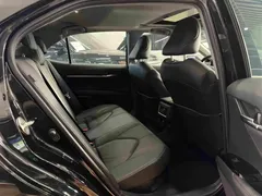 2021 Toyota Camry Hybrid 2.5HGVP Leading, чёрный — фото 10