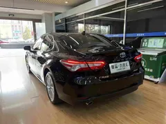 2021 Toyota Camry Hybrid 2.5HGVP Leading, чёрный — фото 14