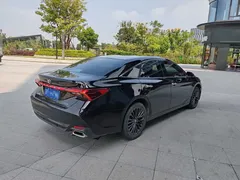 2019 Toyota Avalon 2.0L XLE Premium, чёрный — фото 3