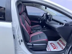 2021 Toyota Corolla TNGA 1.5L CVT GR Sport, белый — фото 19