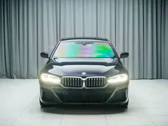 2021 BMW 5 Series 530Li Premium M Sport Package, чёрный — фото 2
