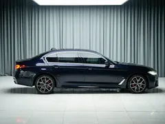 2021 BMW 5 Series 530Li Premium M Sport Package, чёрный — фото 5
