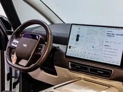 2024 Li Auto MEGA Ultra, белый — фото 11