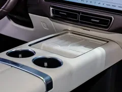 2024 Li Auto MEGA Ultra, белый — фото 12