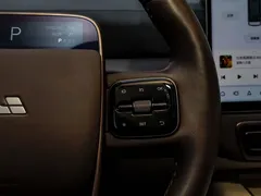 2024 Li Auto MEGA Ultra, белый — фото 30