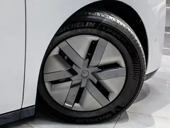 2024 Li Auto MEGA Ultra, белый — фото 41