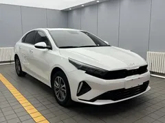 2023 Kia Cerato 1.5L CVT Luxury, белый — фото 3