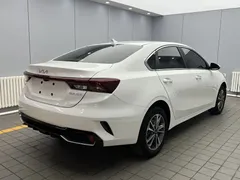 2023 Kia Cerato 1.5L CVT Luxury, белый — фото 6