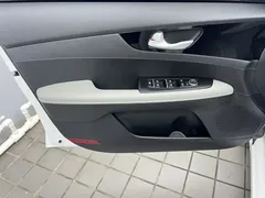 2023 Kia Cerato 1.5L CVT Luxury, белый — фото 15