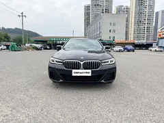 2022 BMW 5 Series 530Li Leading M Sport Package, чёрный — фото 2