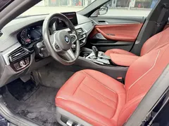 2022 BMW 5 Series 530Li Leading M Sport Package, чёрный — фото 3