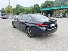 2022 BMW 5 Series 530Li Leading M Sport Package, чёрный — фото 9