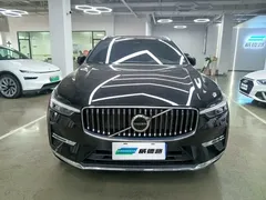 2023 Volvo XC60 4WD Luxury, чёрный — фото 2