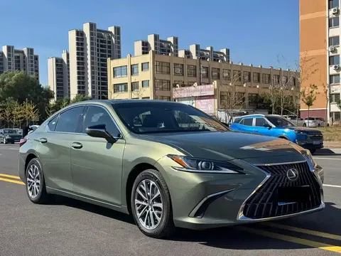 2022 Lexus ES 300h Excellence