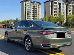 2022 Lexus ES 300h Excellence, зелёный — фото 7