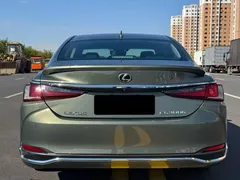 2022 Lexus ES 300h Excellence, зелёный — фото 8