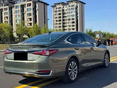 2022 Lexus ES 300h Excellence, зелёный — фото 9