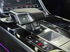 2022 Audi A8L 50 TFSI quattro Comfort Collector's Edition, чёрный — фото 8