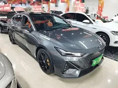 2022 Changan UNI-V 1.5T Premium — фото 4