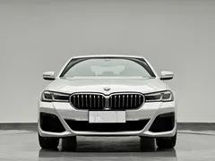 2023 BMW 5 Series 530Li Leading M Sport Package, белый — фото 3