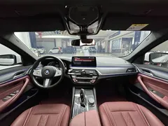 2023 BMW 5 Series 530Li Leading M Sport Package, белый — фото 9
