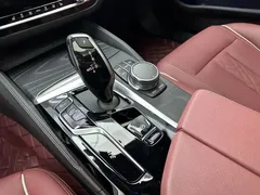 2023 BMW 5 Series 530Li Leading M Sport Package, белый — фото 17