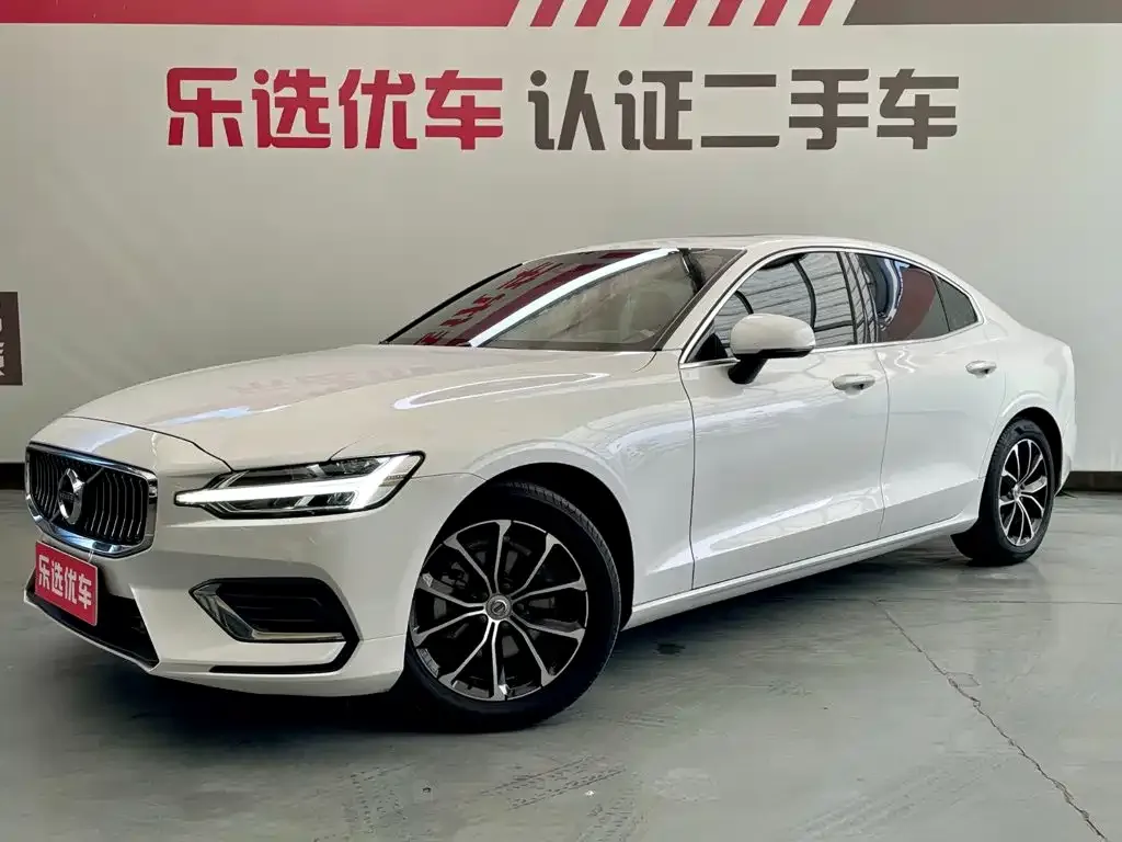 2022 Volvo S60 B4 Luxury