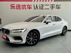 2022 Volvo S60 B4 Luxury, белый — фото 1