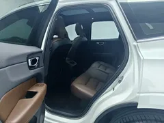 2023 Volvo XC60 4WD Luxury, белый — фото 9