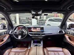 2023 BMW X7 xDrive40i Premium M Sport Package, чёрный — фото 3