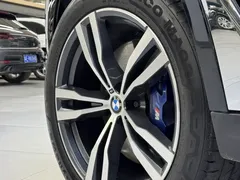 2023 BMW X7 xDrive40i Premium M Sport Package, чёрный — фото 8